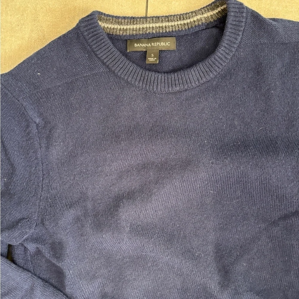 Banana Republic men’s small Navy Blue wool Crew Neck Sweater
